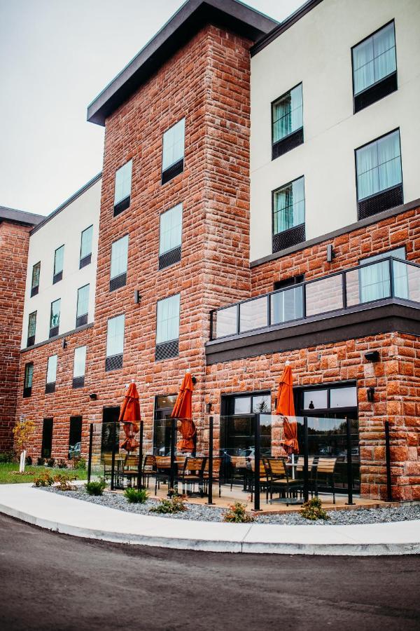 Cobblestone Hotel & Suites International Falls Exterior photo